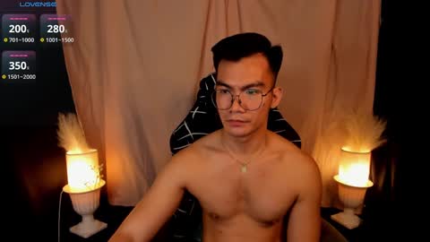 Snapshot of 000batman000 chatting on February 20, 5:01 am Bruce online show from February 20, 5:01 am