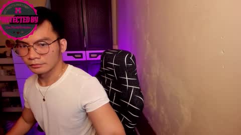 Snapshot of 000batman000 chatting on October 23, 12:37 pm Bruce online show from October 23, 12:37 pm