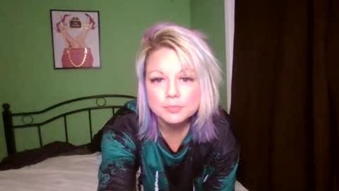 Snapshot of 0lilith0 chatting on July 2, 5:35 am Lilly online show from July 2, 5:35 am