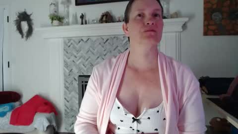 Snapshot of 11willowandjohn11 chatting on April 2, 3:48 am Aurora Willows online show from April 2, 3:48 am