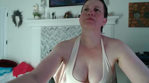 Snapshot of 11willowandjohn11 chatting on April 10, 1:55 am Aurora Willows online show from April 10, 1:55 am