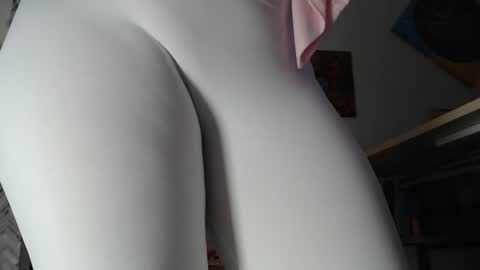 Snapshot of 11willowandjohn11 chatting on April 14, 3:45 am Aurora Willows online show from April 14, 3:45 am