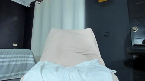 Snapshot of 12_strongcockxx chatting on January 11, 9:04 pm kim 04suarez online show from January 11, 9:04 pm