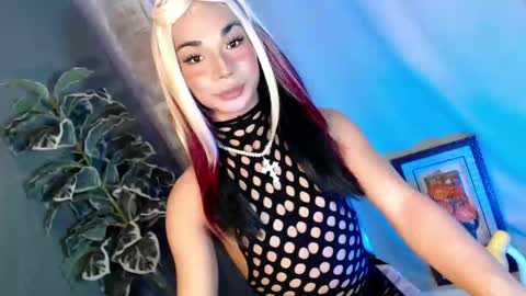 Snapshot of 18_nicole chatting on June 10, 10:03 am barbie online show from June 10, 10:03 am