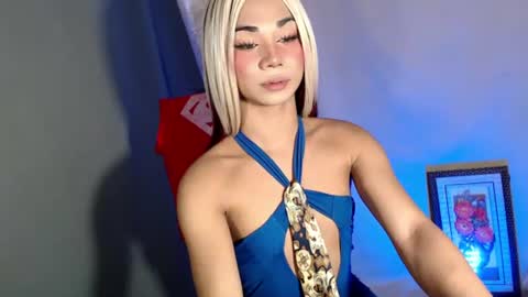 Snapshot of 18_nicole chatting on July 12, 11:45 am barbie online show from July 12, 11:45 am