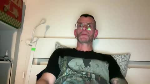 J online show from May 16, 9:46 pm