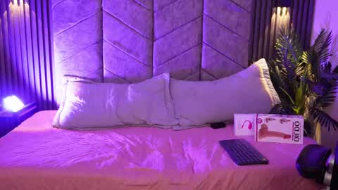 anya online show from September 13, 8:08 pm