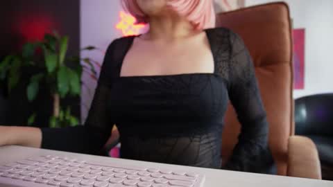 1hannamontana online show from February 12, 8:04 pm