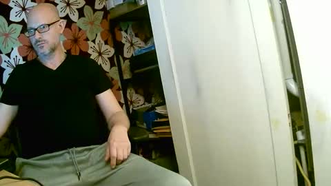 1hotbaldguy online show from February 17, 6:54 am