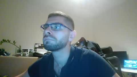 Snapshot of 1kamilkamil11 chatting on December 19, 7:29 pm kam online show from December 19, 7:29 pm