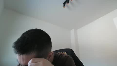 Snapshot of 1kamilkamil11 chatting on February 17, 1:53 pm kam online show from February 17, 1:53 pm