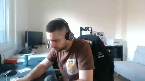 Snapshot of 1kamilkamil11 chatting on March 10, 8:37 am kam online show from March 10, 8:37 am