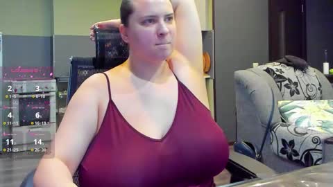 1LINDSEY1 online show from November 12, 5:57 pm