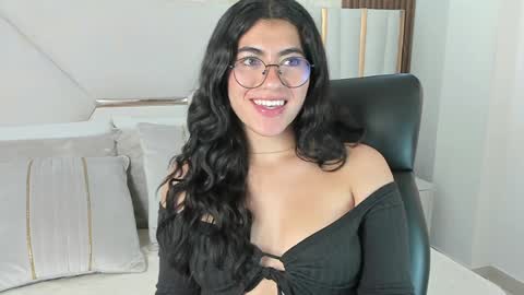 Snapshot of 1m_emily chatting on January 22, 10:05 pm . online show from January 22, 10:05 pm