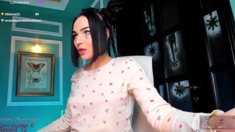 Moona  online show from December 26, 3:10 pm