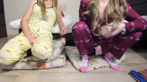 molly online show from November 6, 7:37 pm