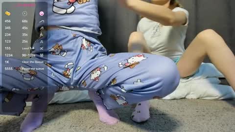 molly online show from April 4, 7:00 pm