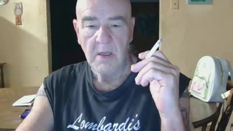 Snapshot of 1pizza_n_6beers chatting on February 24, 9:53 am Pizza online show from February 24, 9:53 am