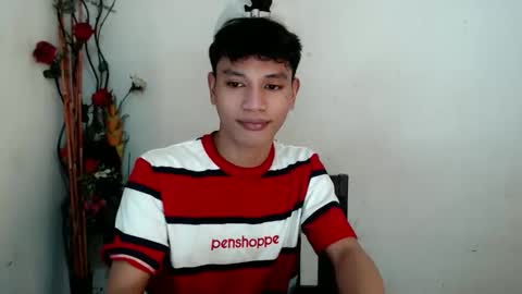 Snapshot of 1sweetloverxx chatting on December 14, 6:52 am 1sweetloverxx online show from December 14, 6:52 am