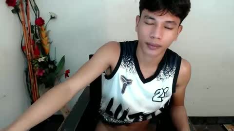 Snapshot of 1sweetloverxx chatting on December 15, 1:43 am 1sweetloverxx online show from December 15, 1:43 am