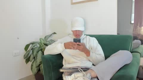 1Threestar online show from November 13, 12:48 pm