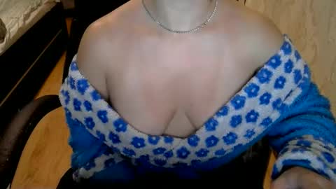 1your_hot_girls online show from February 4, 5:23 pm