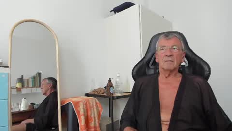 Snapshot of 200gentleman chatting on June 21, 2:19 pm Henk online show from June 21, 2:19 pm