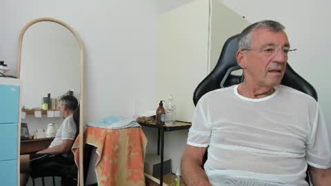 Snapshot of 200gentleman chatting on June 25, 10:31 am Henk online show from June 25, 10:31 am