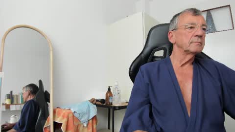 Snapshot of 200gentleman chatting on June 30, 1:56 pm Henk online show from June 30, 1:56 pm