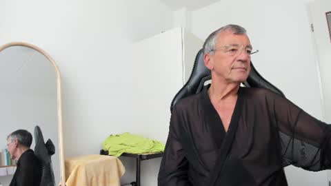 Snapshot of 200gentleman chatting on July 7, 1:37 pm Henk online show from July 7, 1:37 pm