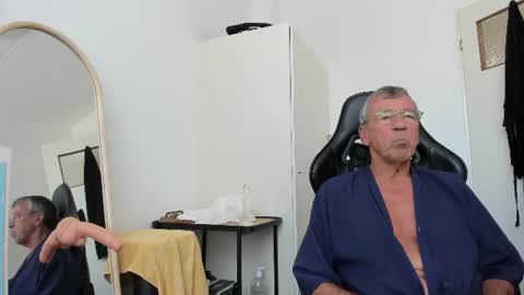 Snapshot of 200gentleman chatting on July 12, 2:08 pm Henk online show from July 12, 2:08 pm