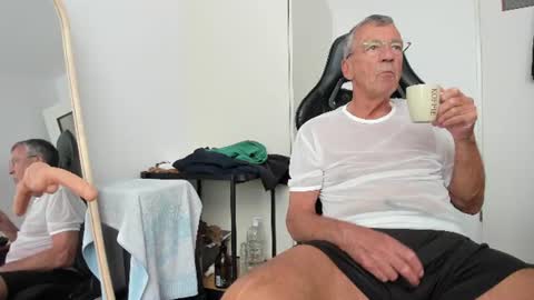 Snapshot of 200gentleman chatting on July 16, 3:40 pm Henk online show from July 16, 3:40 pm