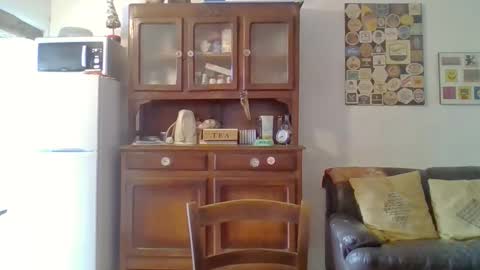 22esserre online show from September 15, 11:43 am