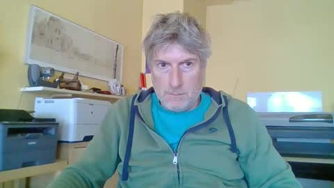 22esserre online show from September 18, 10:17 am