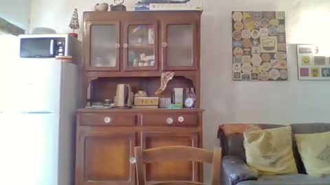 22esserre online show from November 13, 12:48 pm