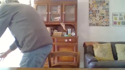 22esserre online show from February 6, 1:03 pm