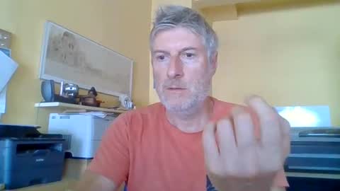 Snapshot of 22esserre chatting on August 6, 10:28 am 22esserre online show from August 6, 10:28 am