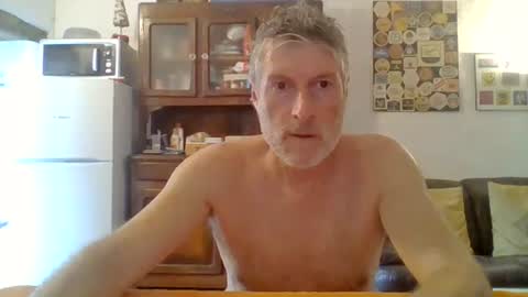 Snapshot of 22esserre chatting on August 7, 10:28 am 22esserre online show from August 7, 10:28 am