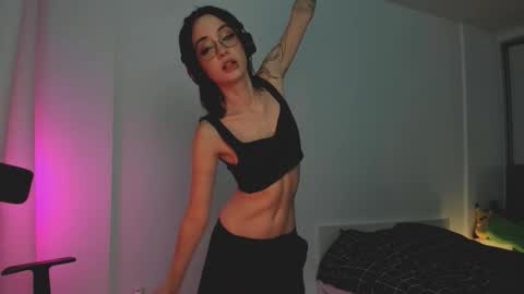 Snapshot of 2b_ chatting on November 2, 3:42 am Sasha weekend from 14 to 27 November online show from November 2, 3:42 am