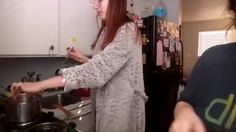 2girls1link online show from January 9, 4:49 pm