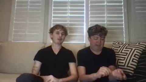 Snapshot of 2hungboys chatting on April 13, 9:09 pm Roommates online show from April 13, 9:09 pm