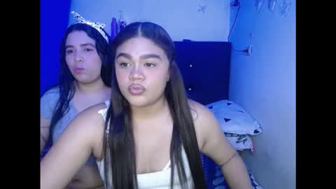 2moons_full_of_love online show from November 8, 12:33 am