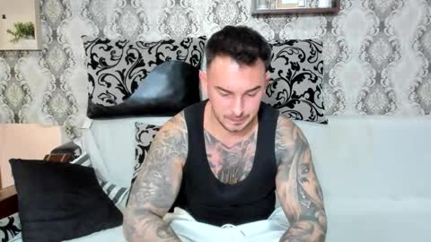 Snapshot of 2sexymuscles chatting on October 26, 9:10 pm 2sexymuscles online show from October 26, 9:10 pm