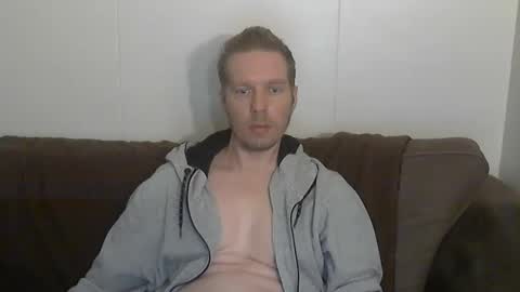 2small4you83 online show from March 20, 10:09 am