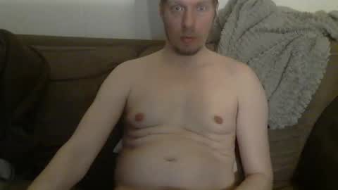 2small4you83 online show from March 31, 12:56 am