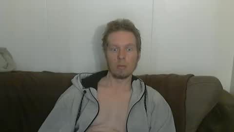 2small4you83 online show from May 5, 5:10 pm