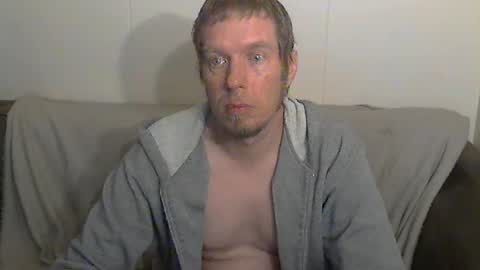 2small4you83 online show from May 6, 7:13 am