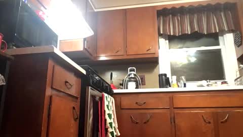 Snapshot of 33adidas chatting on December 3, 9:07 am 33adidas online show from December 3, 9:07 am