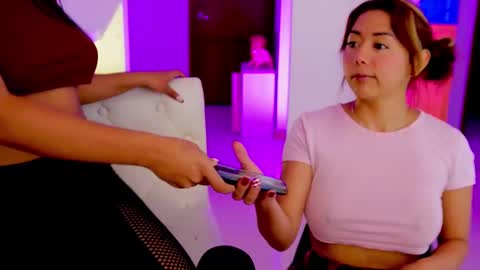 independent model online show from January 16, 9:27 am