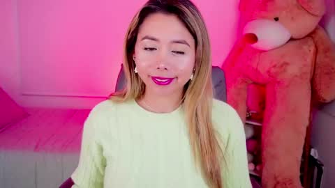 independent model online show from April 26, 9:18 am